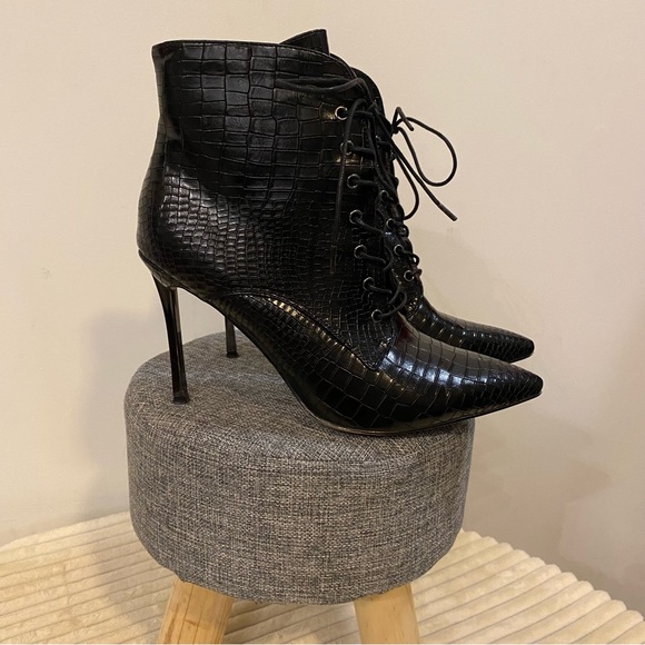 Wet Kiss Black Ankle Boots Stiletto Heel Pointed Toe Size 10 - Picture 3 of 13